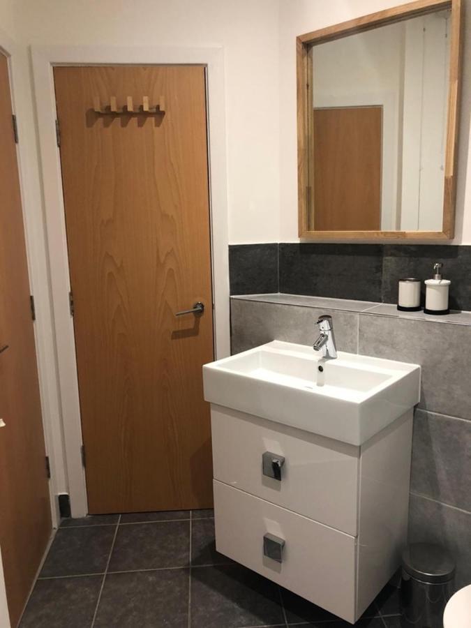 Apartment Stunning In Leeds- Financial District *