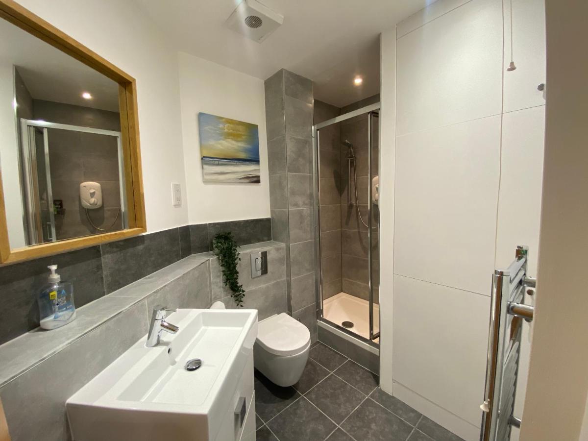 Apartment Stunning In Leeds- Financial District